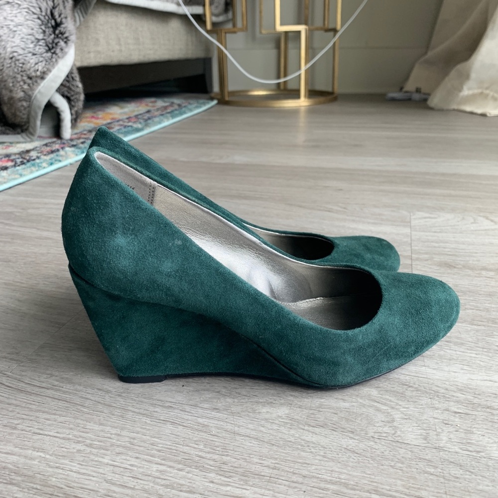 Bandolino Green Suede Wedges Size 6